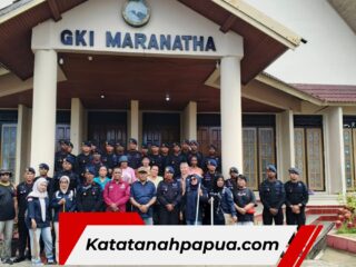 Jaga Kebersihan Rumah Ibadah, Satbrimobda Polda PBD dan Sahabat Polisi Indonesia Gelar Korvey di Kota Sorong