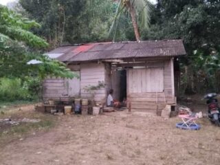 Puluhan Tahun Menanti Bansos: Potret Pilu Buruh Bangunan Beristri Tuna Netra di Teluk Bintuni Terganjal Status KTP