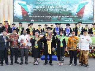 Wujud Nyata Komitmen Pendidikan: Wabup Kaimana Terbang Langsung ke Kudus Dampingi Wisuda Mahasiswa Asal Papua Barat